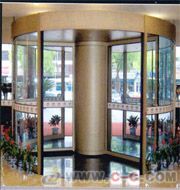 青島鑫凱達門控 專業(yè)打造山東三翼環(huán)柱式自動旋轉門，提升空間豪華感與智能化水平